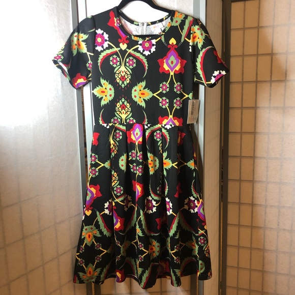 LuLaRoe Dresses & Skirts - NWT LuLaRoe Amelia dress - black background